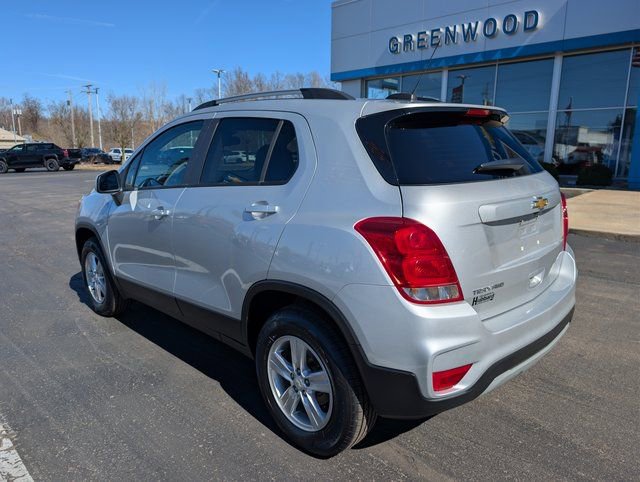 Used 2022 Chevrolet Trax LT w/ LT Convenience Package image 3