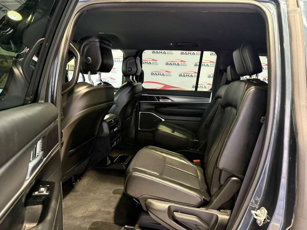 Used 2025 Jeep Wagoneer Series II AWD/4WD image 30