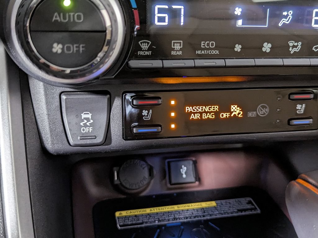 Used 2020 Toyota RAV4 Limited AWD/4WD image 24
