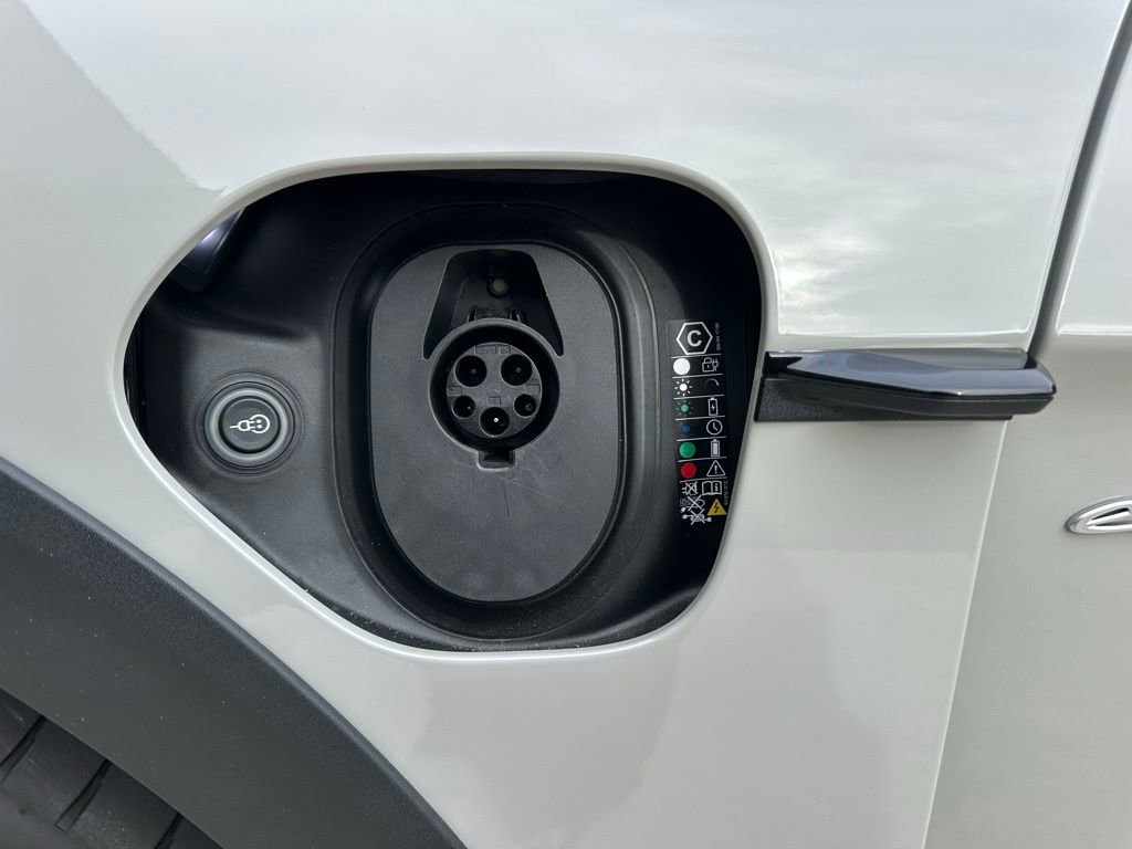 Certified 2025 Porsche Taycan 4 Cross Turismo image 42