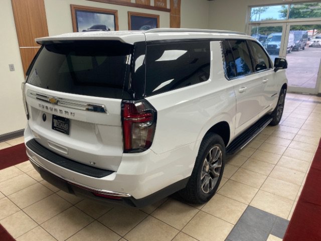 Used 2024 Chevrolet Suburban LT w/ Luxury Package AWD/4WD image 5