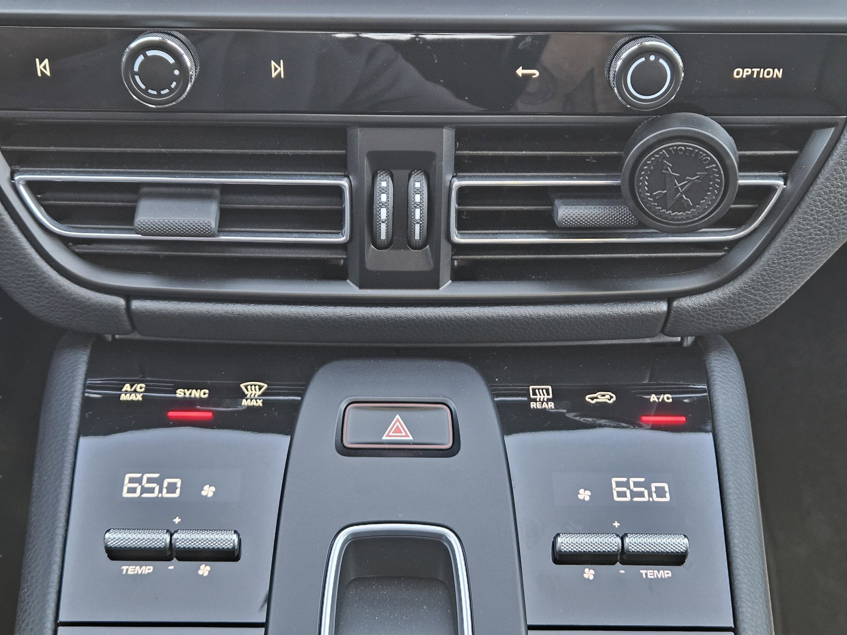 Certified 2023 Porsche Macan Turbo image 19