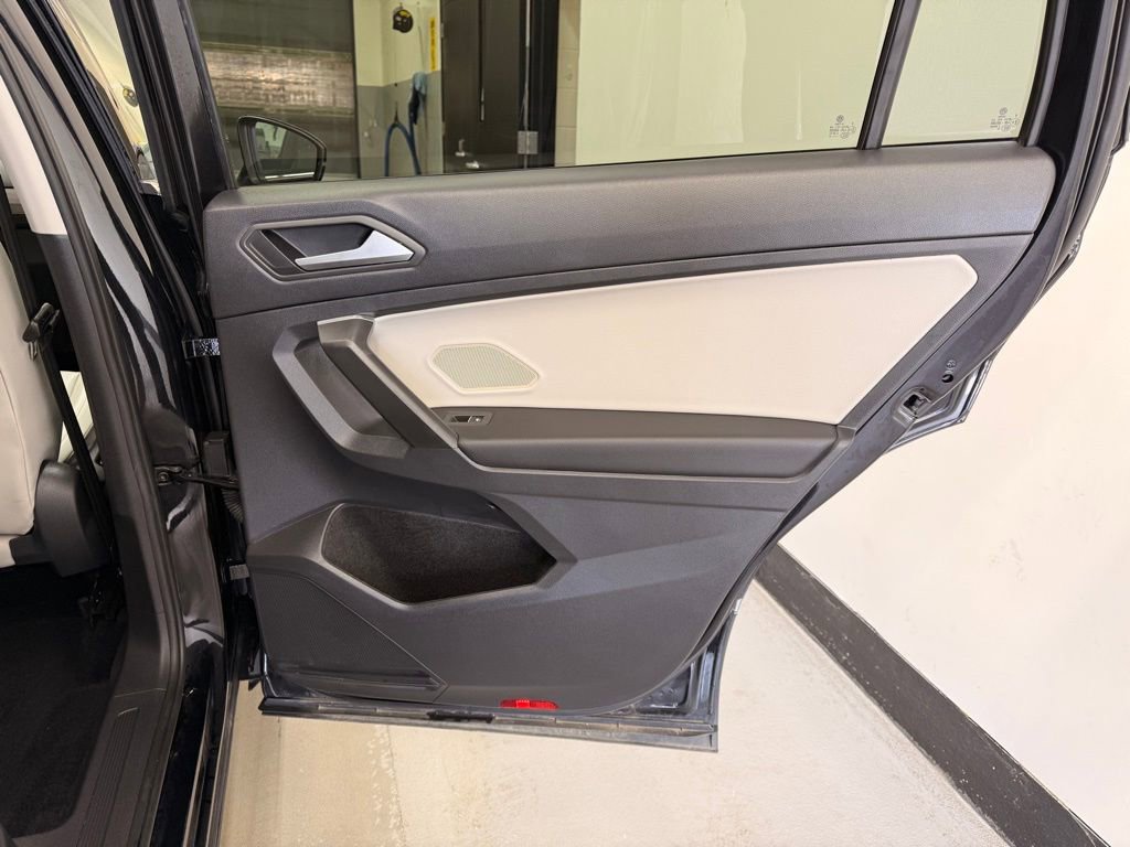 Used 2021 Volkswagen Tiguan SE image 24