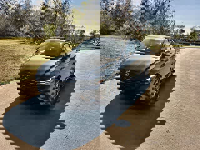 Used 2025 Hyundai Elantra Sport image 2