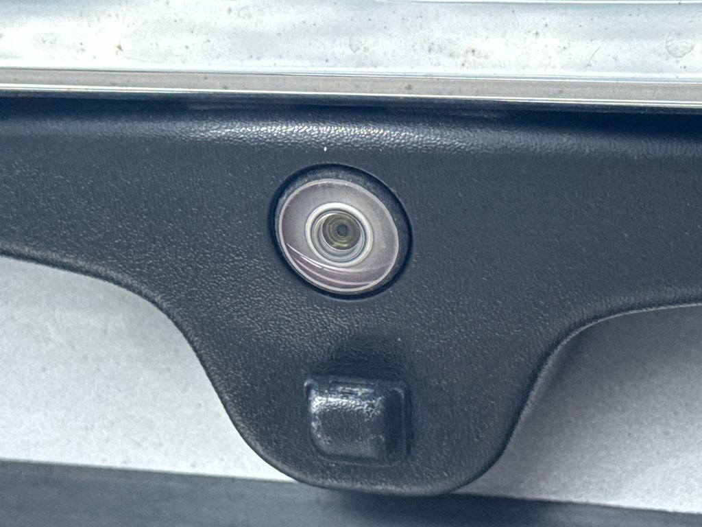 Used 2016 Ford Explorer XLT w/ Equipment Group 201A image 25