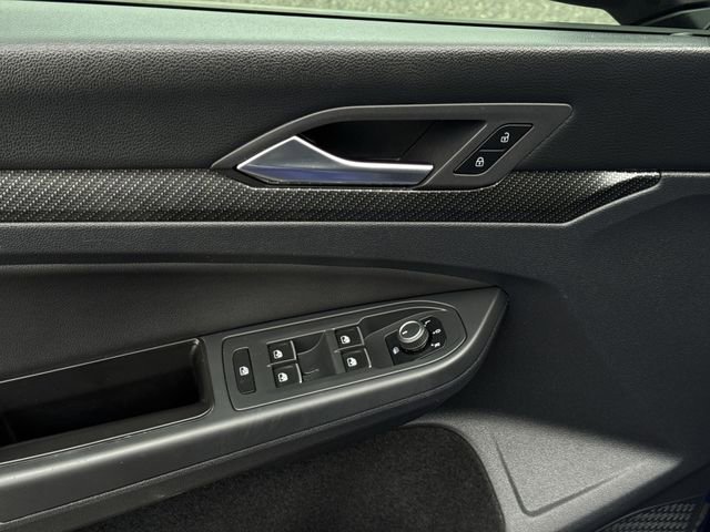 Used 2022 Volkswagen Golf R image 24