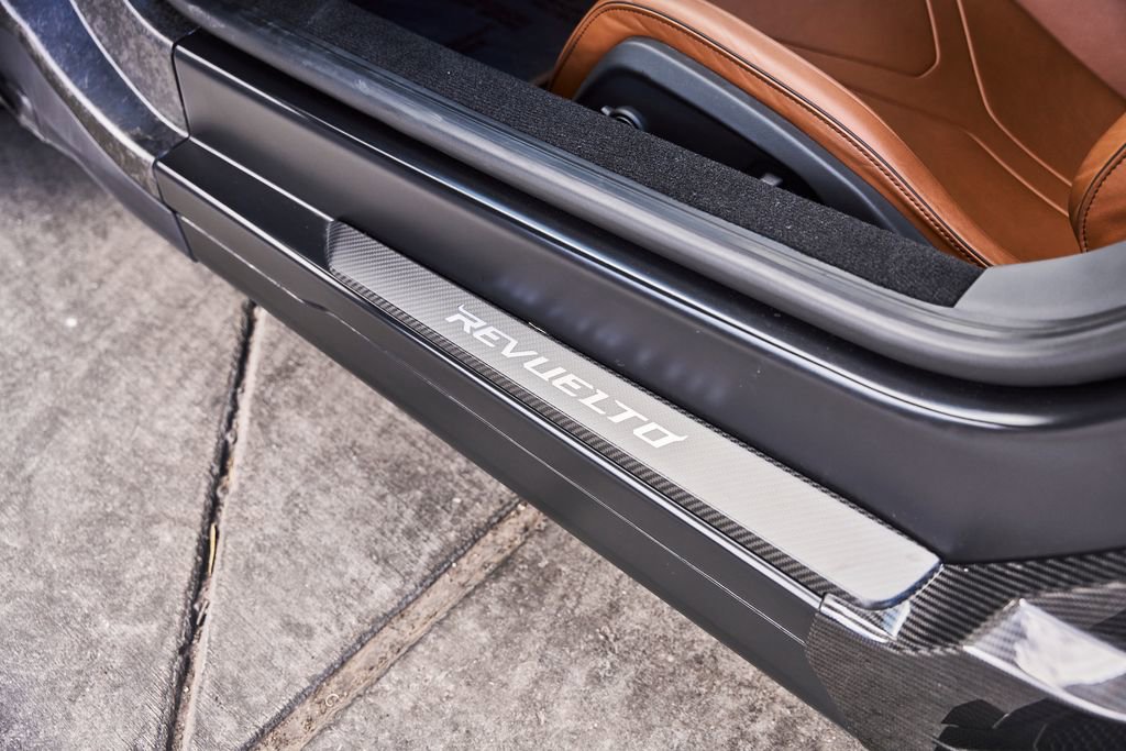 Used 2025 Lamborghini Revuelto AWD/4WD image 47