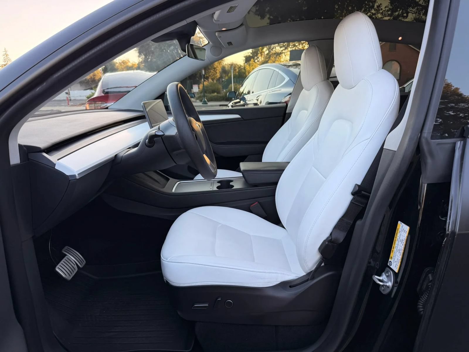 Used 2022 Tesla Model Y Performance AWD/4WD image 9
