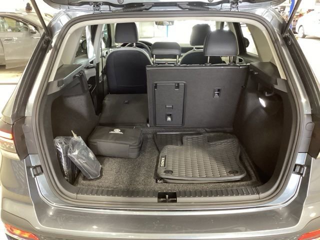 Used 2025 Volkswagen Taos SE w/ Panoramic Sunroof Package image 21
