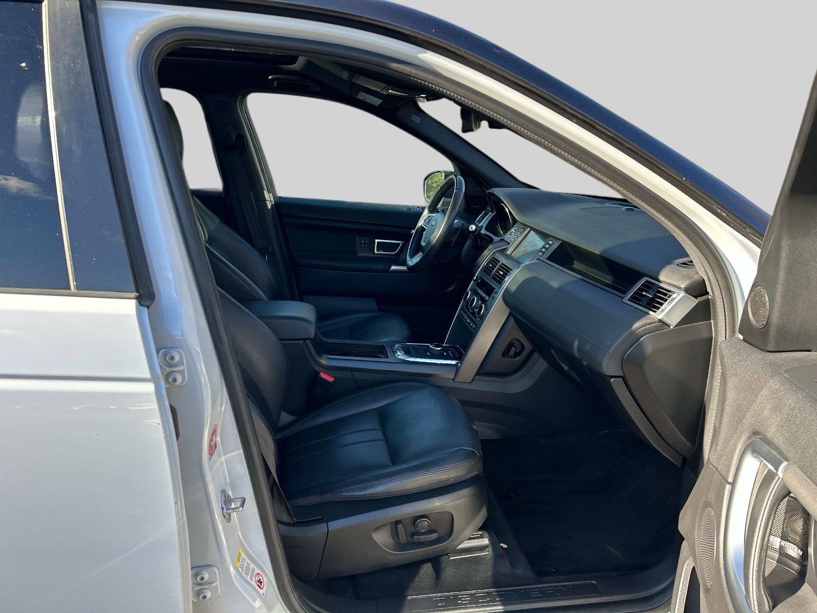 Used 2019 Land Rover Discovery Sport Landmark AWD/4WD image 18