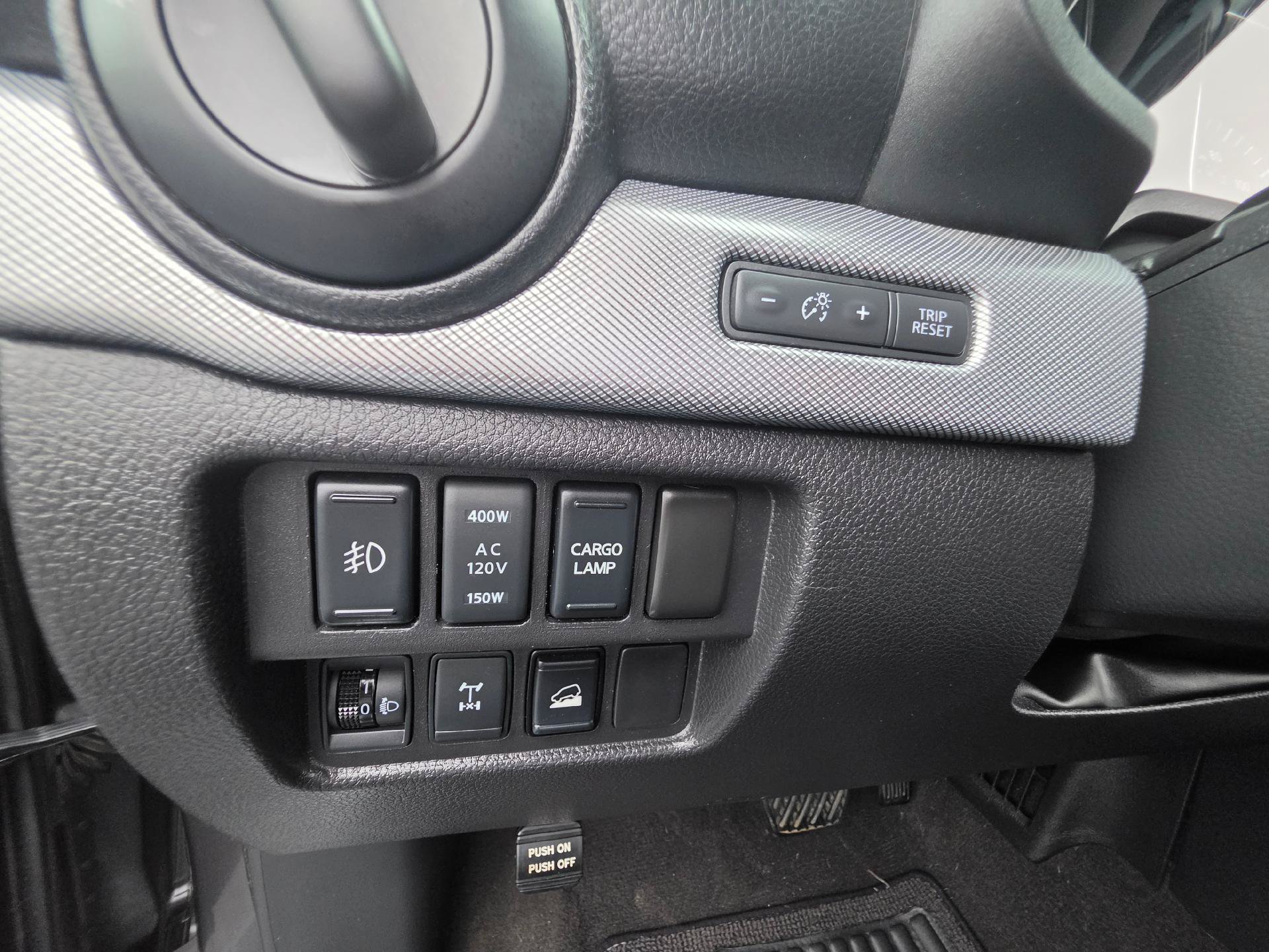 Used 2017 Nissan Titan PRO-4X w/ Pro-4x Convenience Package AWD/4WD image 14