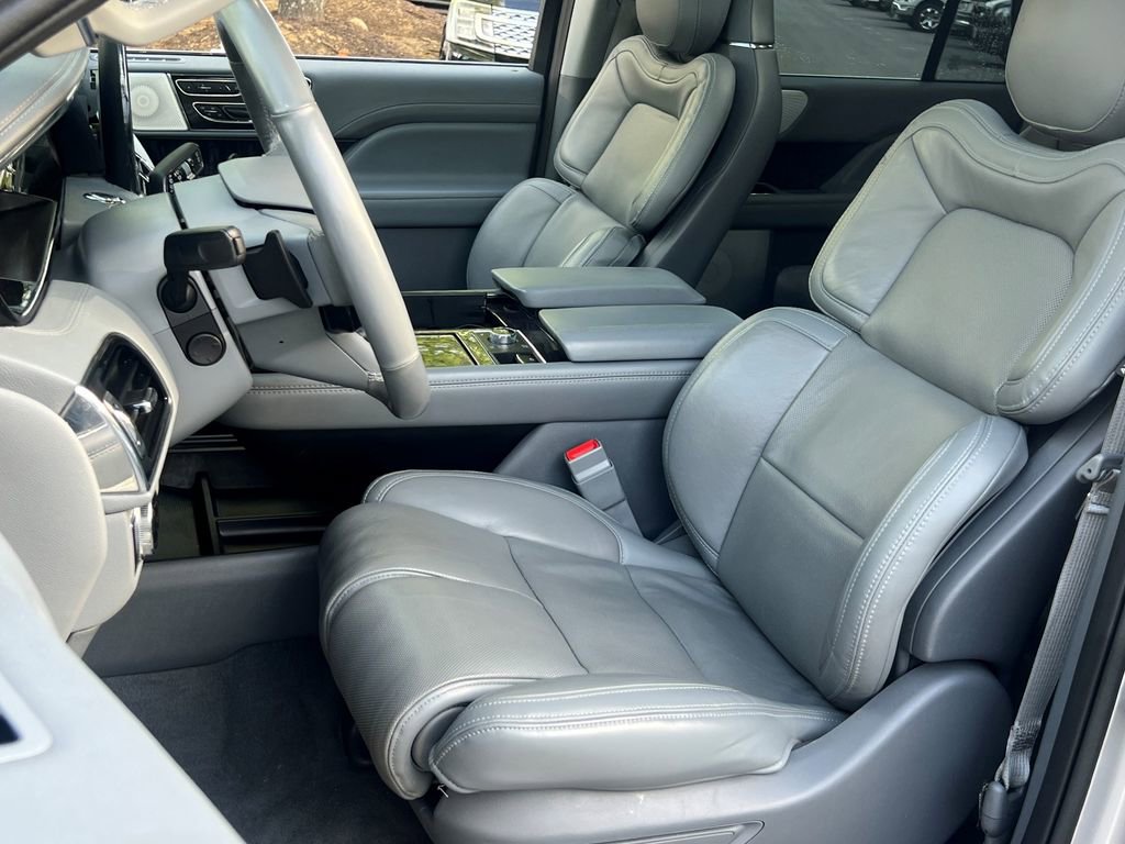 Used 2021 Lincoln Navigator Reserve w/ Luxury Package image 27