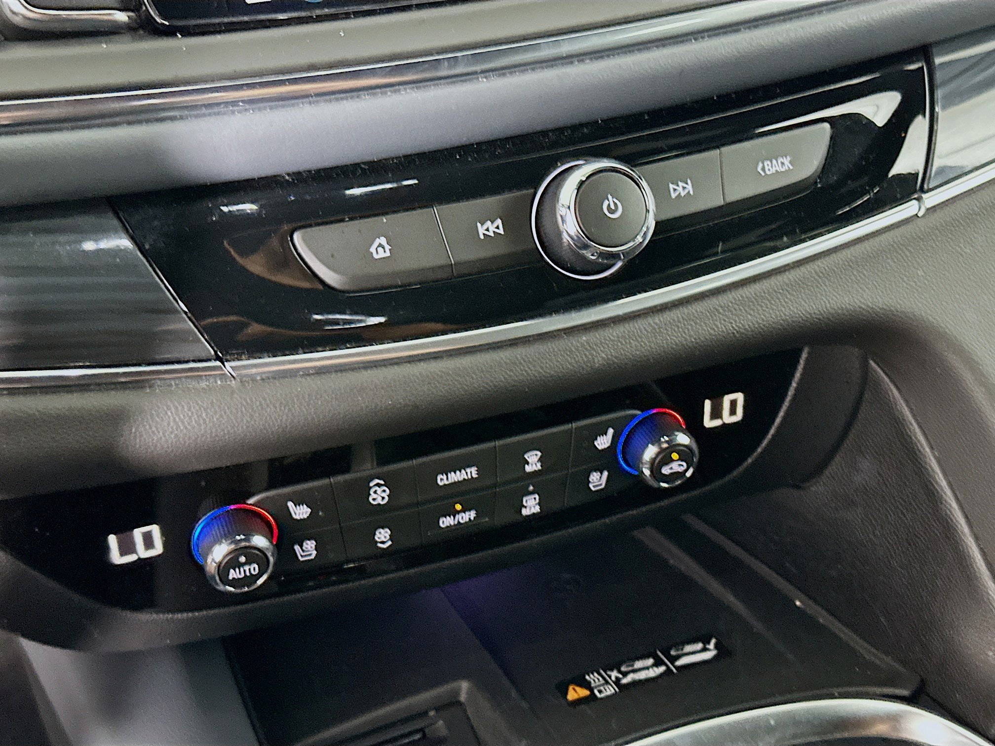 Used 2024 Buick Enclave Premium image 24