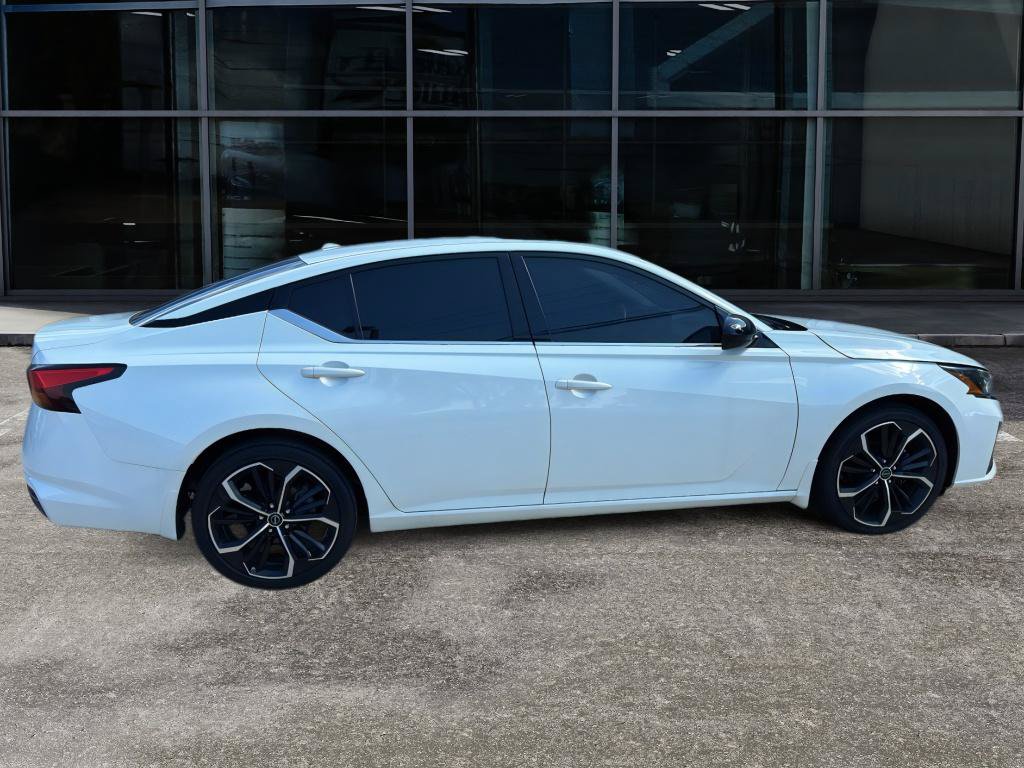 Used 2023 Nissan Altima 2.5 SR w/ SR Premium Package AWD/4WD image 8