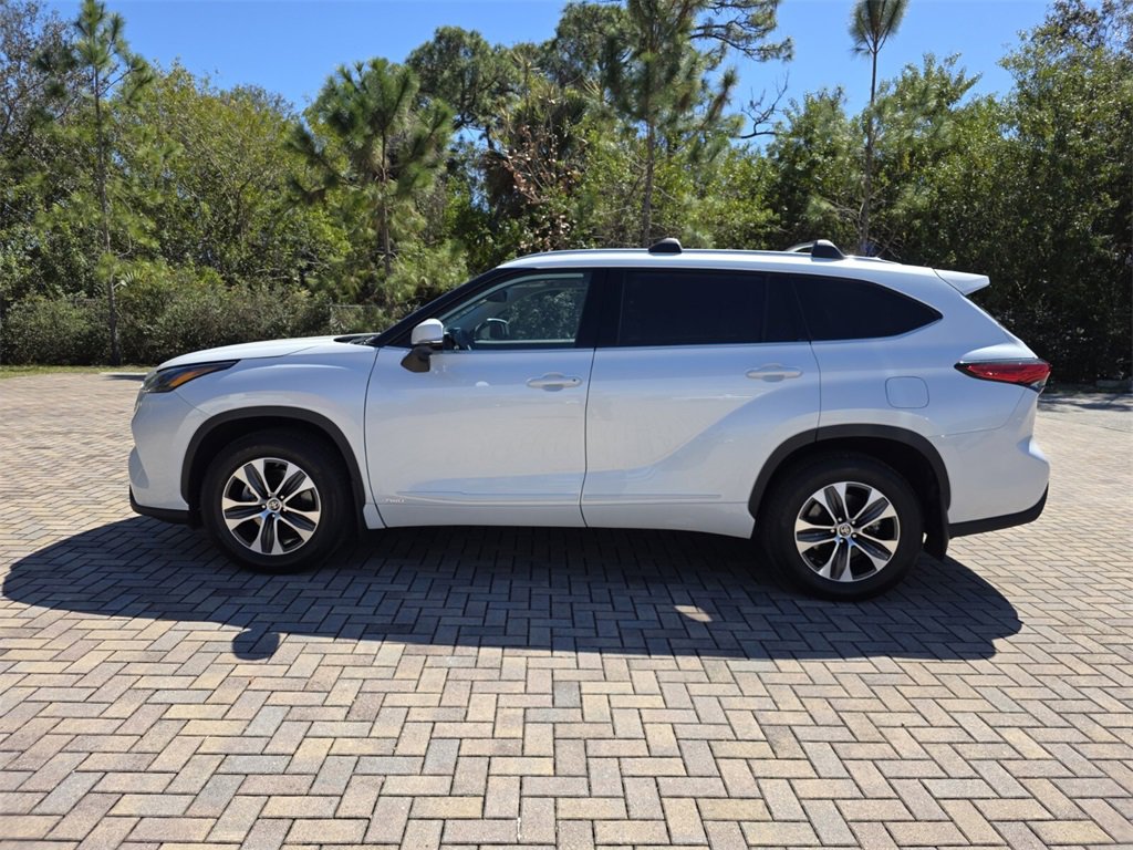 Certified 2022 Toyota Highlander XLE image 8