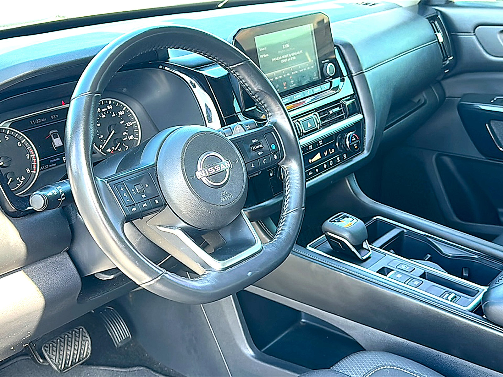 Used 2024 Nissan Pathfinder SV FWD image 12