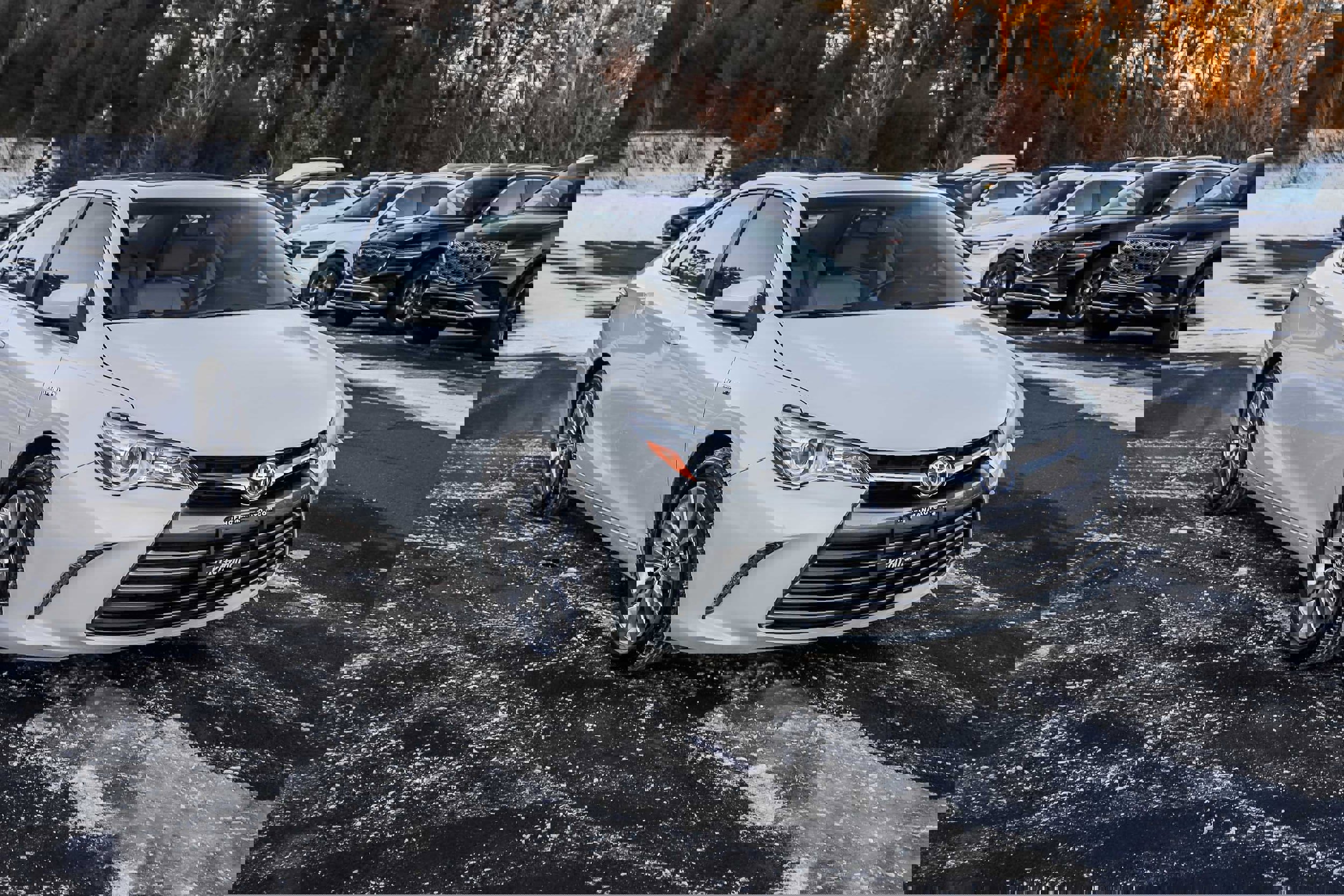 Used 2016 Toyota Camry XLE image 2