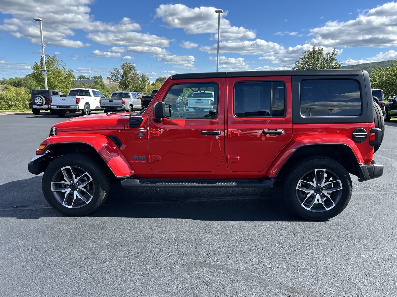 Used 2024 Jeep Wrangler Unlimited w/ Convenience Group AWD/4WD image 4