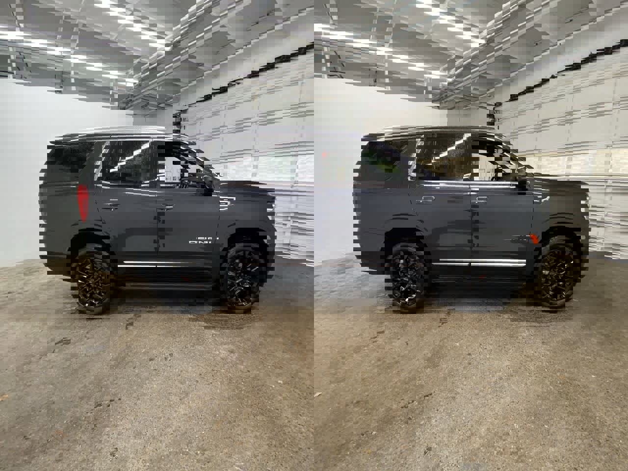 Used 2024 GMC Yukon Denali w/ Advanced Technology Package image 7