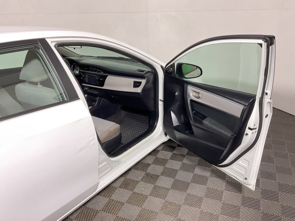 Used 2015 Toyota Corolla LE FWD image 34