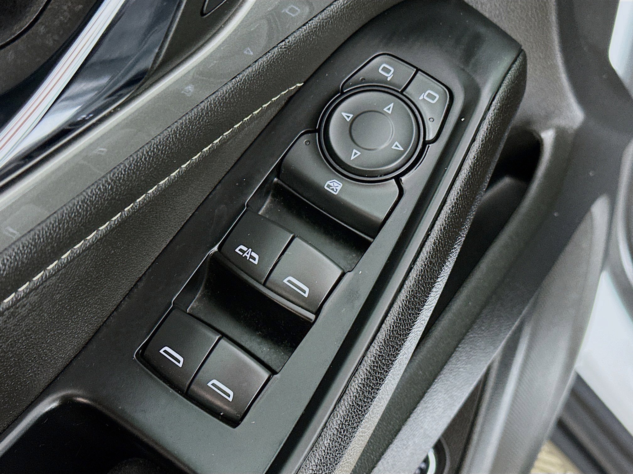Used 2023 Chevrolet Traverse LT image 17