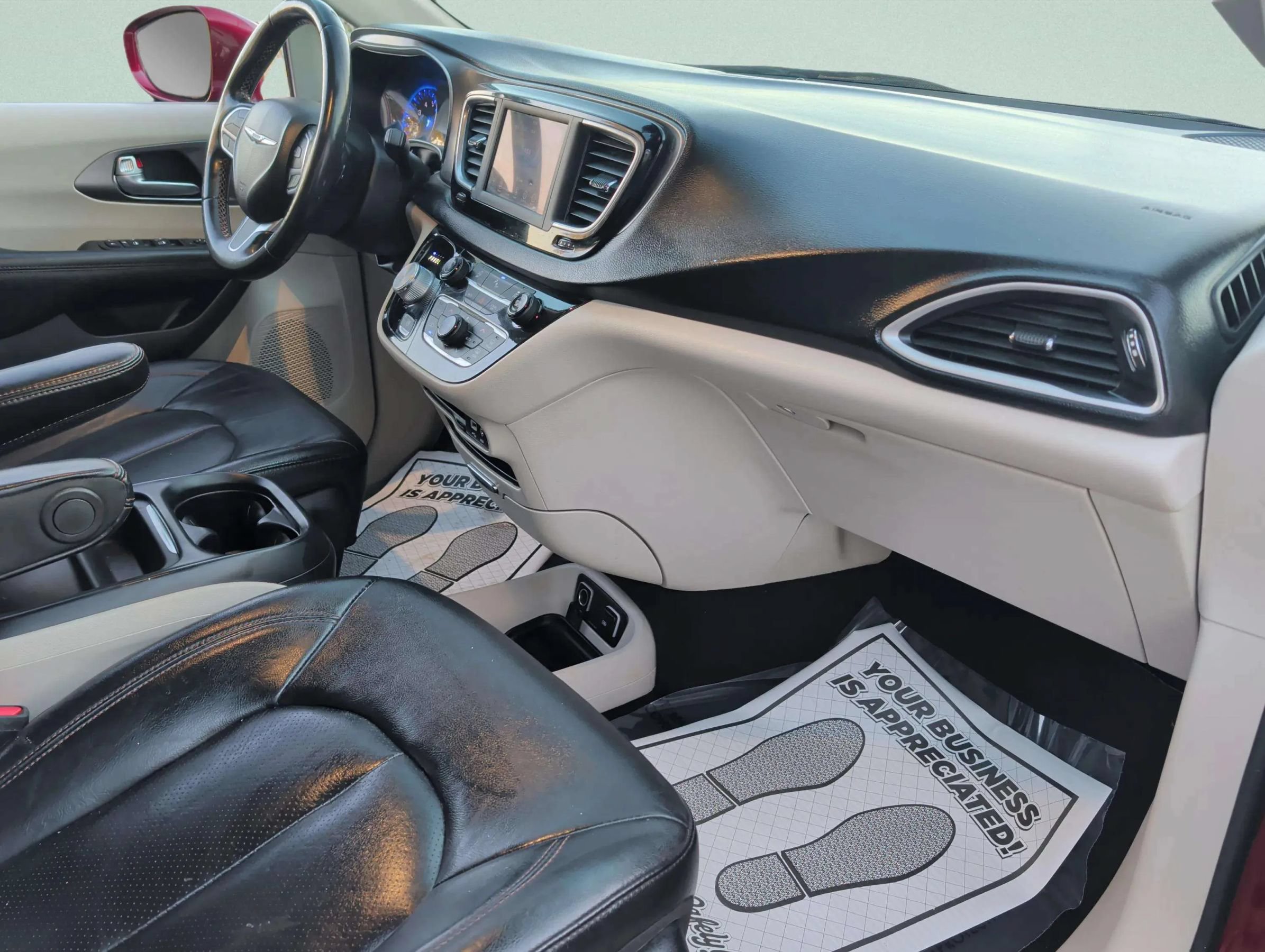 Used 2020 Chrysler Pacifica Touring-L FWD image 34