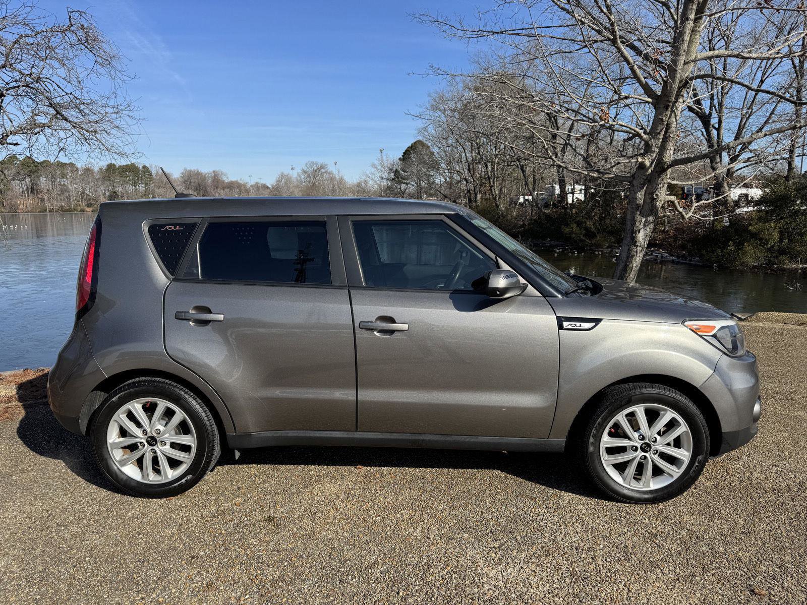 Used 2018 Kia Soul + FWD image 3