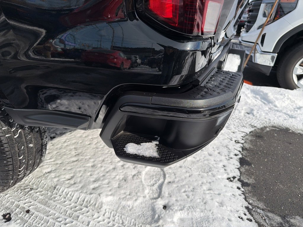 Used 2024 Chevrolet Colorado LT w/ LT Convenience Package II image 11