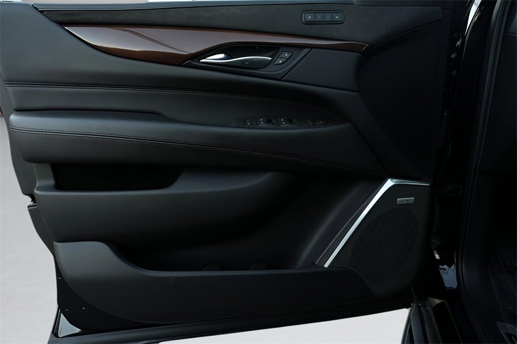 Used 2020 Cadillac Escalade ESV 4WD image 25