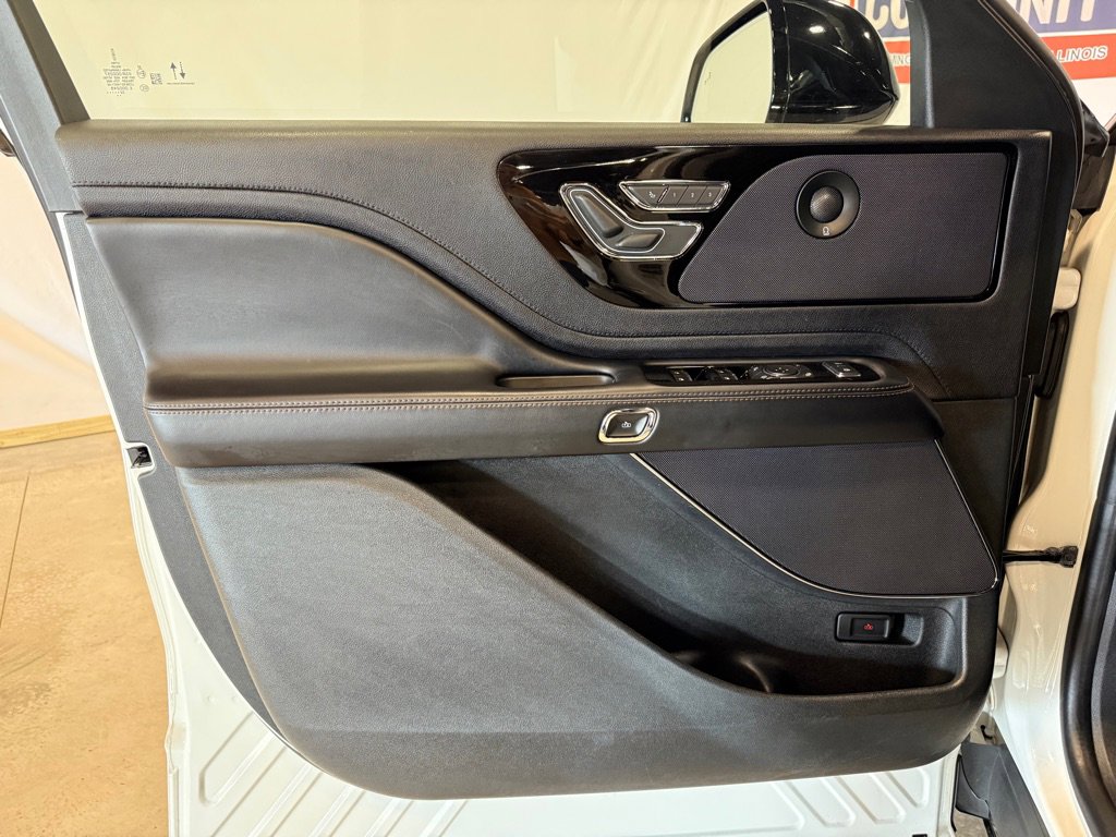 Used 2023 Lincoln Aviator Reserve w/ Elements Package Plus image 16