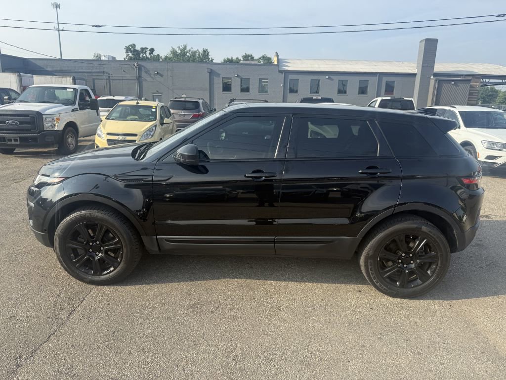Used 2019 Land Rover Range Rover Evoque SE Premium image 2