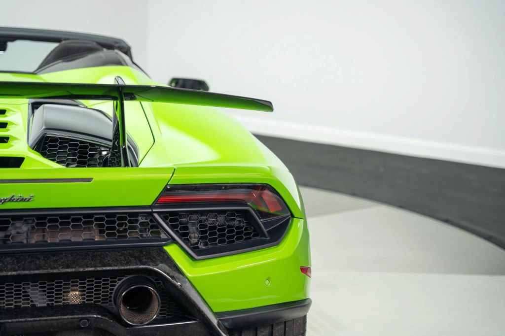 Used 2019 Lamborghini Huracan Performante AWD/4WD image 26