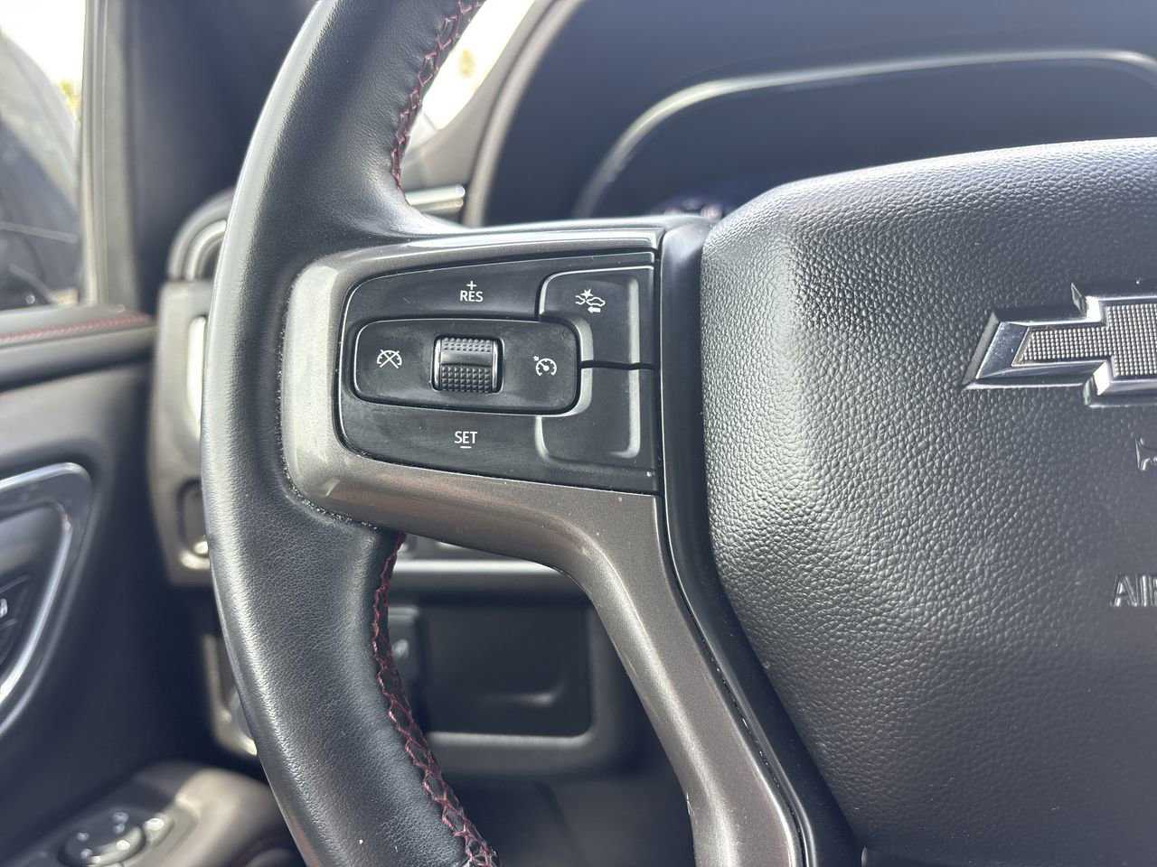 Used 2023 Chevrolet Suburban RST RWD image 28