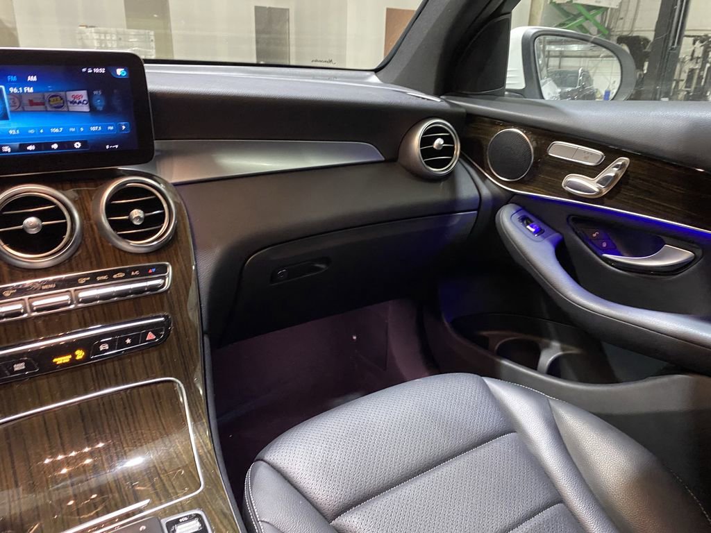 Used 2022 Mercedes-Benz GLC 300 4MATIC w/ Driver Assistance Package image 4