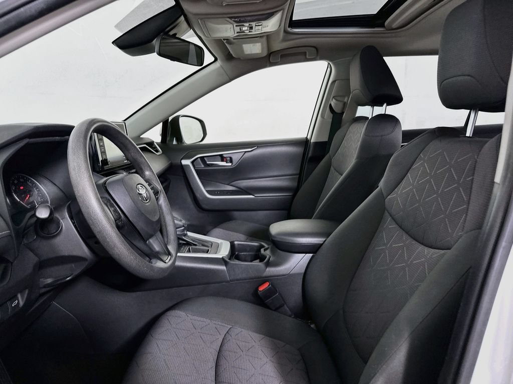 Used 2021 Toyota RAV4 XLE w/ Convenience Package FWD image 8