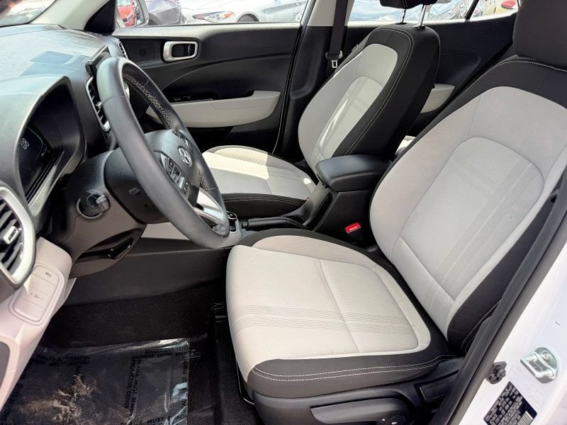 Used 2023 Hyundai Venue SEL FWD image 13