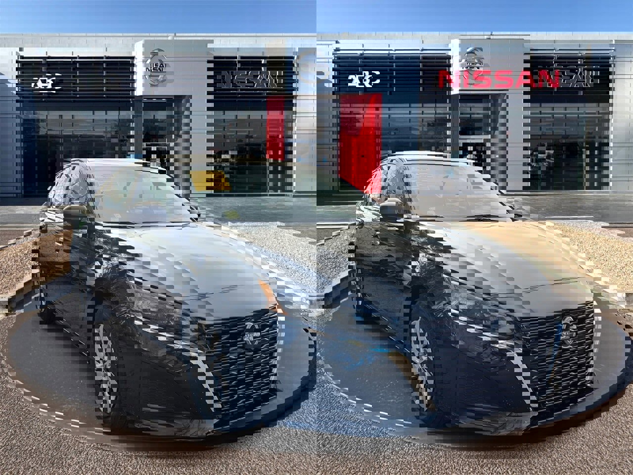 Used 2024 Nissan Altima 2.5 S image 3