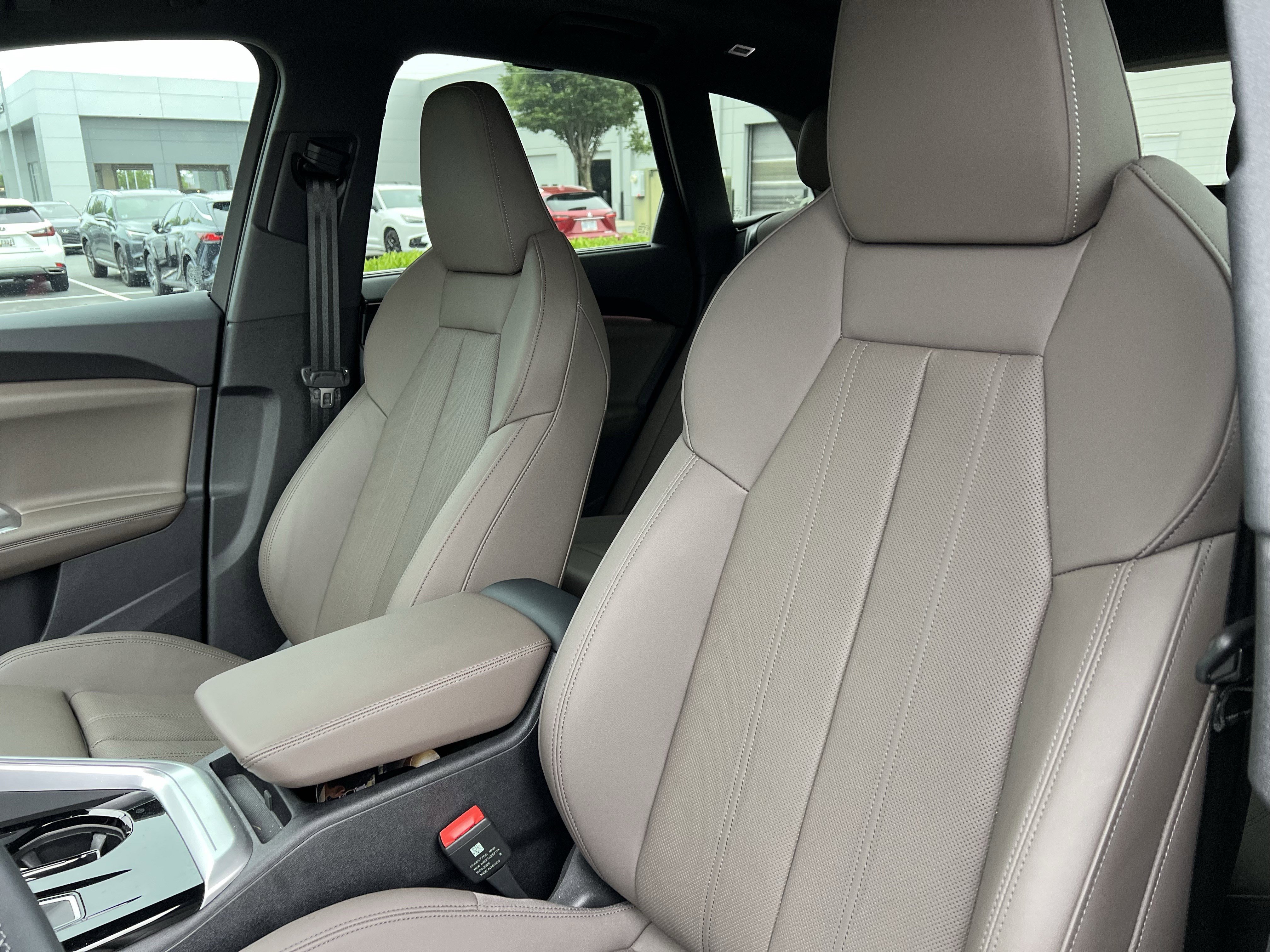 Used 2025 Audi Q5 Premium Plus w/ Premium Plus AWD/4WD image 16