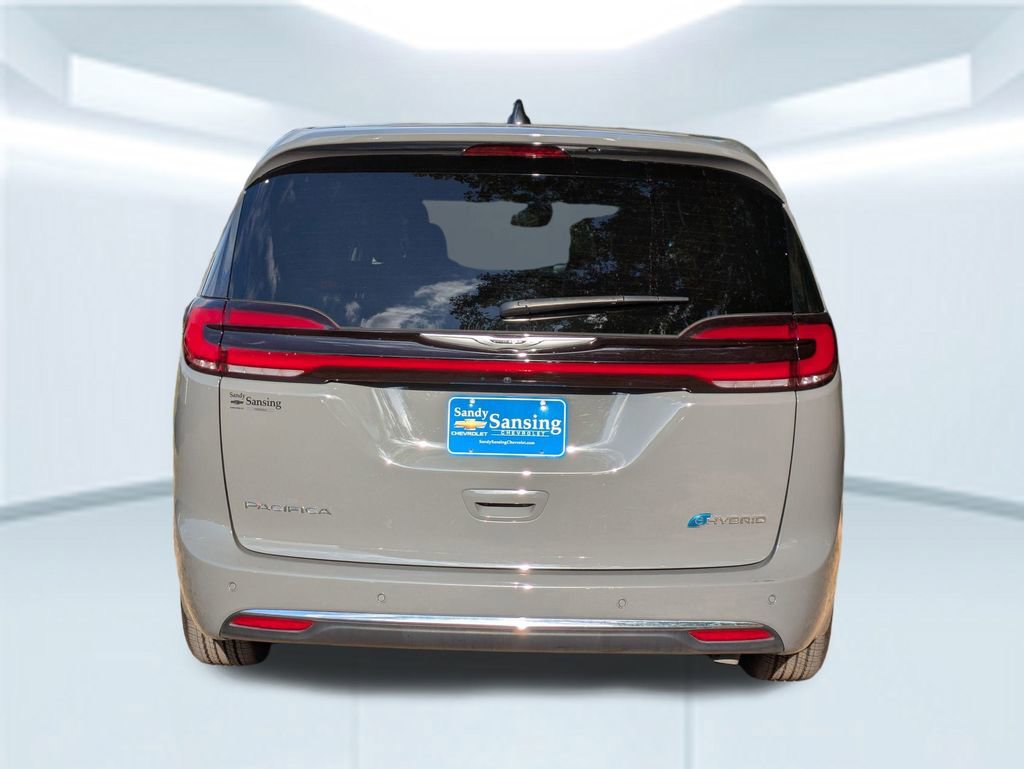 Used 2025 Chrysler Pacifica Select image 5