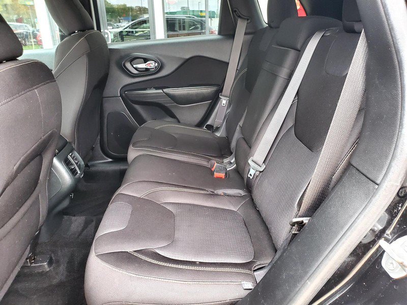 Used 2015 Jeep Cherokee Latitude w/ Cold Weather Group AWD/4WD image 15