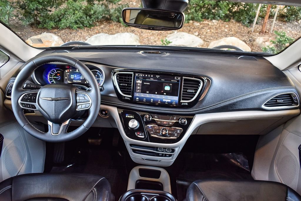 Used 2022 Chrysler Pacifica Touring-L image 12