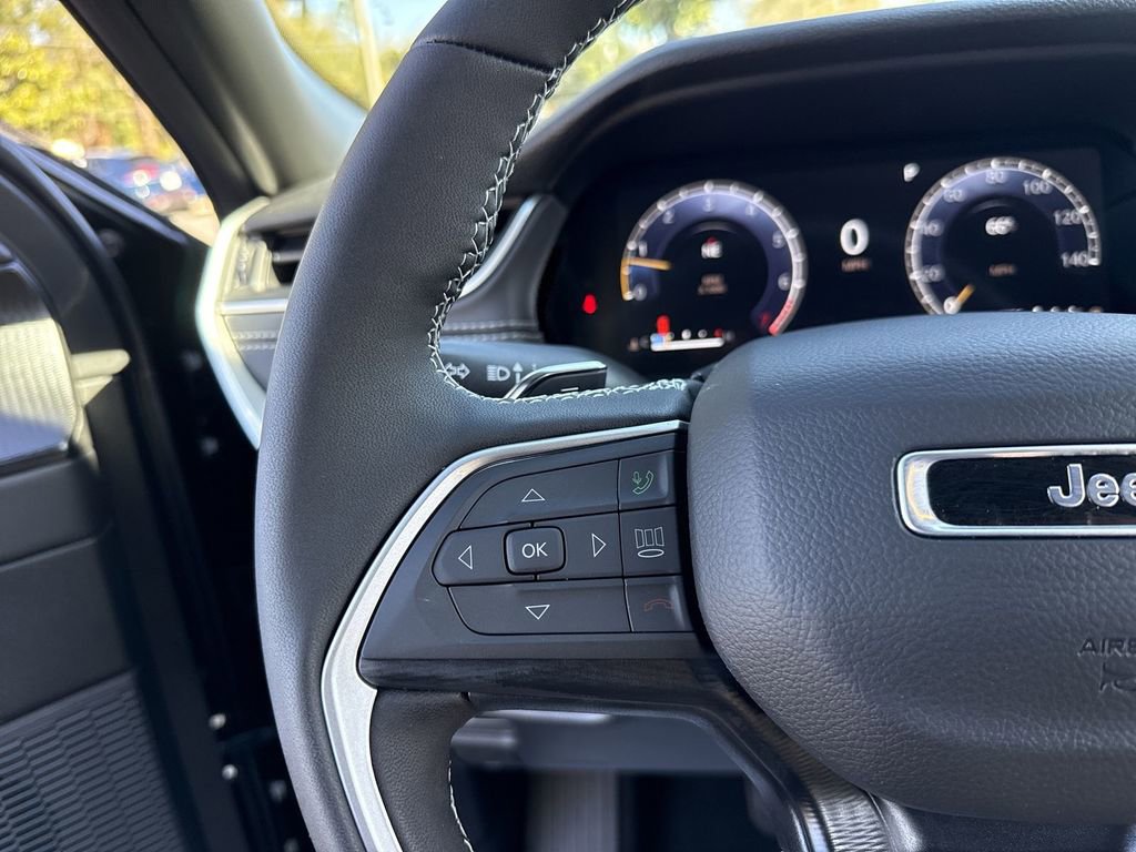 New 2025 Jeep Grand Cherokee Altitude AWD/4WD image 15