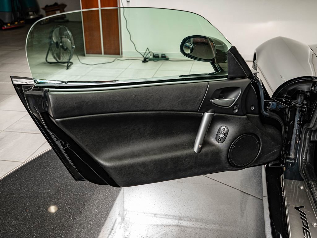 Used 2006 Dodge Viper SRT-10 image 24