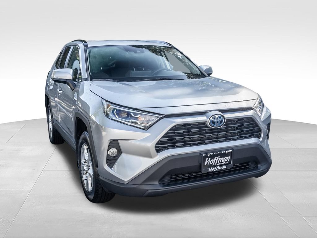 Used 2021 Toyota RAV4 XLE w/ XLE Grade Weather Package AWD/4WD video 2