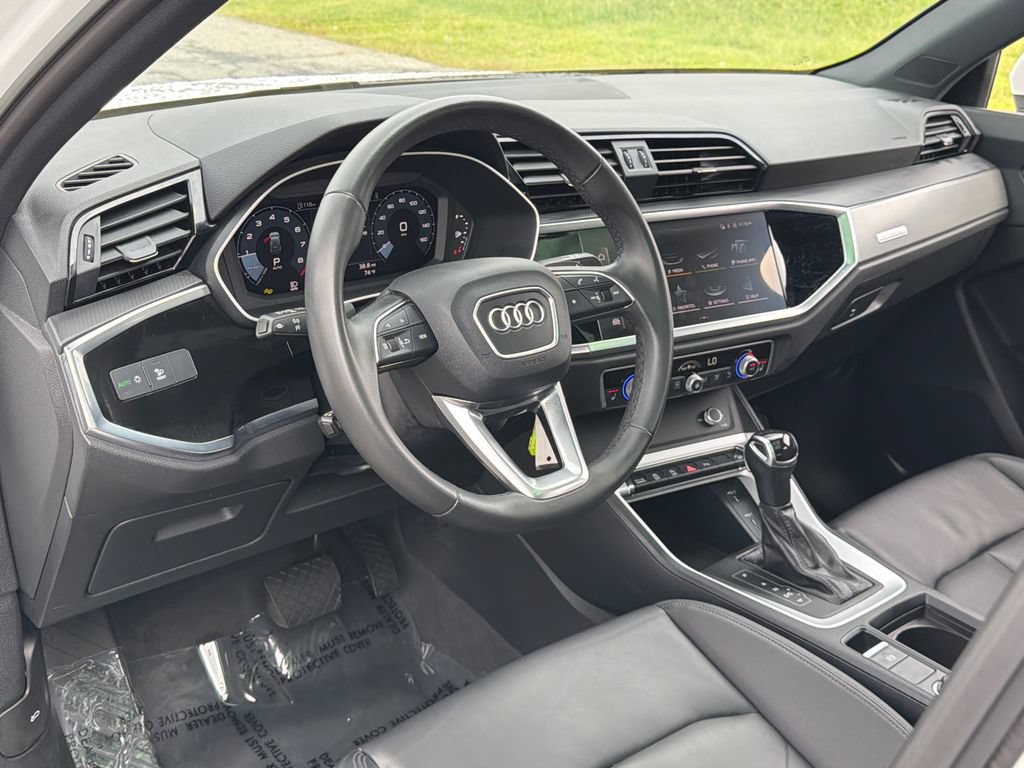 Used 2025 Audi Q3 2.0T Premium AWD/4WD image 29