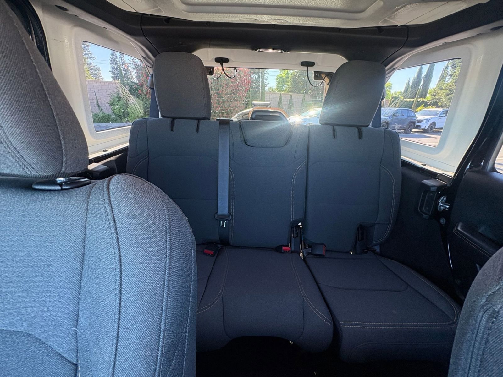 Used 2025 Jeep Wrangler Sahara AWD/4WD image 38