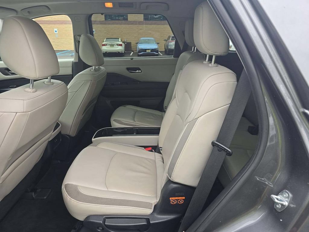 Used 2022 Nissan Pathfinder SL w/ SL Premium Package AWD/4WD image 4