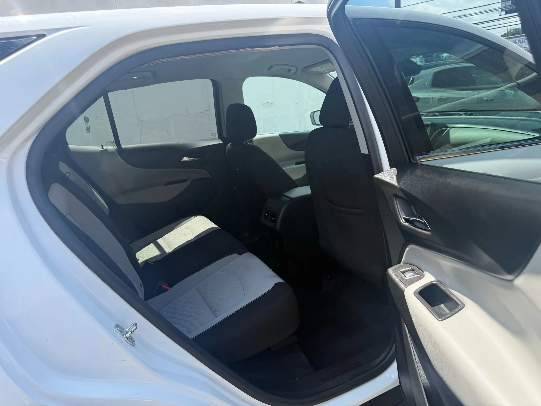 Used 2020 Chevrolet Equinox LT image 25