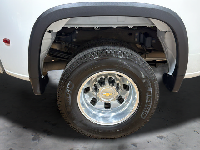 Certified 2025 Chevrolet Silverado 3500 LTZ w/ LTZ Convenience Package AWD/4WD image 9