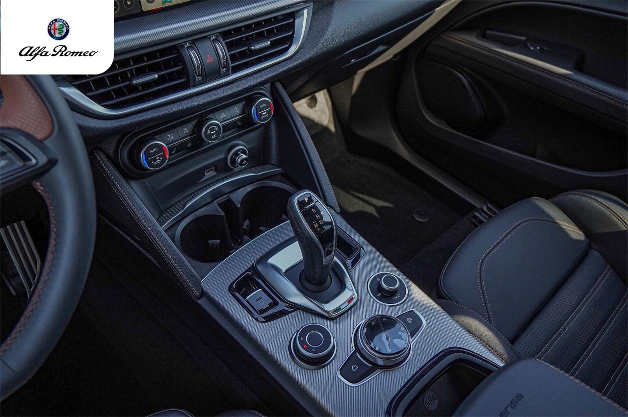 New 2025 Alfa Romeo Stelvio Sprint image 14